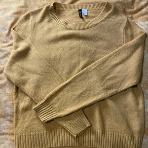 Yellow crewneck lightweight sweater